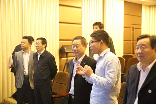 全国人大常委山东农业大学校长温孚江等领导来我公司参观指导