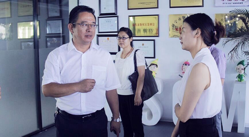 2015年7月29日市文广新局副局长徐伟一行莅临豆神参观指导。