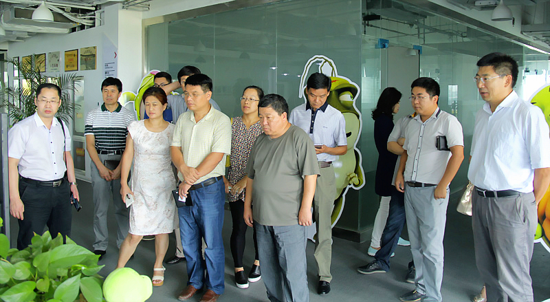 2015年9月9日 潍坊市经信委副主任郝万亮一行莅临豆神动漫考察参观。