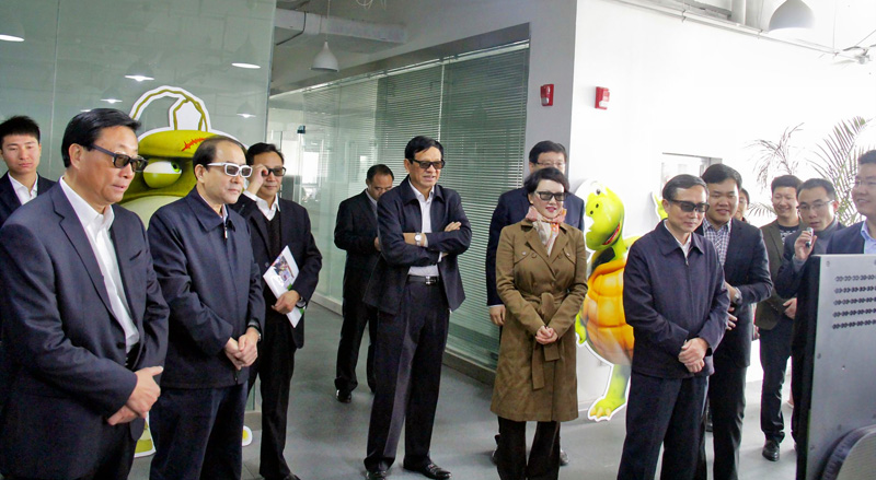 2015年11月5日 省政协副主席雷建国莅临豆神动漫参观考察。