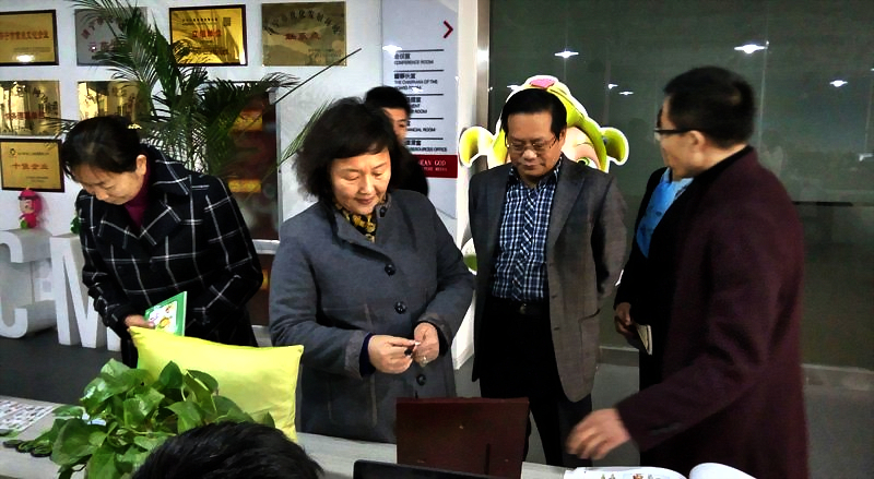 2015年11月13日 济宁市妇联主席倪丽君一行莅临豆神动漫参观。