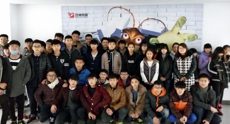 2015年12月03日 豆神动漫热情欢迎济宁技师学院师生参观学习。