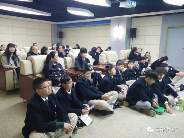 豆神动漫公司迎来了孔子国际学校的同学们