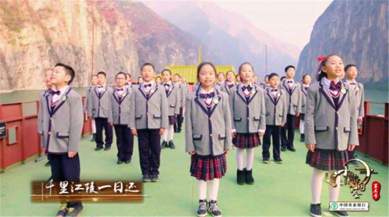 以《中国诗词大会》、《多宝一家人》为例,分析新时代下如何更好地弘扬和传播祖国优秀文化。