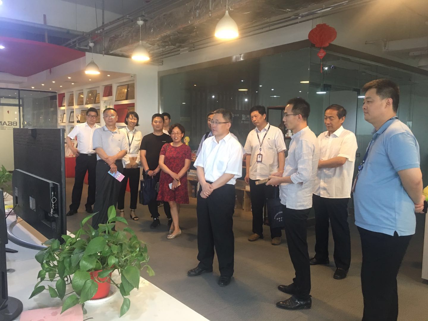豆神速报|济宁市市场监管局党组书记、局长侯典峰一行到豆神动漫参观调研