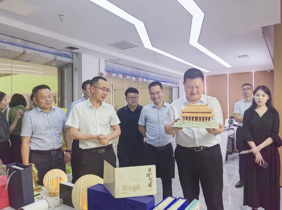 济宁市委社会工作部一行莅临豆神动漫调研